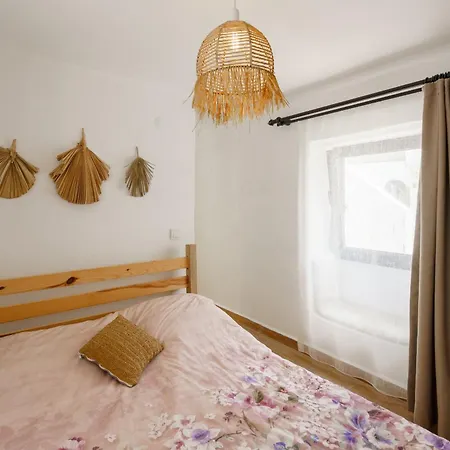 Villa Koey Icinde Zevkle Doesenmis Oezel Havuzlu Lueks Tas Kuşadası
