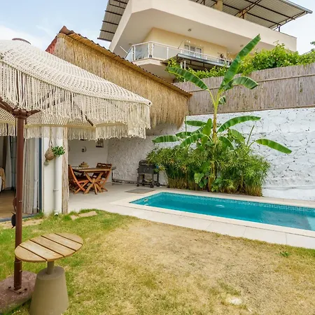 Villa Koey Icinde Zevkle Doesenmis Oezel Havuzlu Lueks Tas