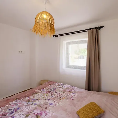 Koey Icinde Zevkle Doesenmis Oezel Havuzlu Lueks Tas Villa *