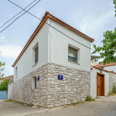 Koey Icinde Zevkle Doesenmis Oezel Havuzlu Lueks Tas Villa Kusadasi