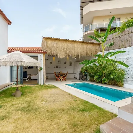 Villa Koey Icinde Zevkle Doesenmis Oezel Havuzlu Lueks Tas Kusadasi